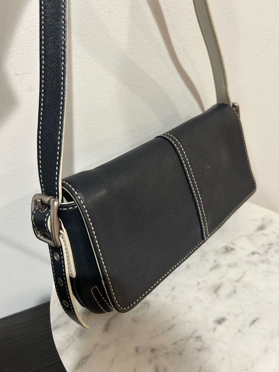 Coach Handbags - Coach Vintage Navy Blue & White Colorblock Legacy Demi Flap bag EUC